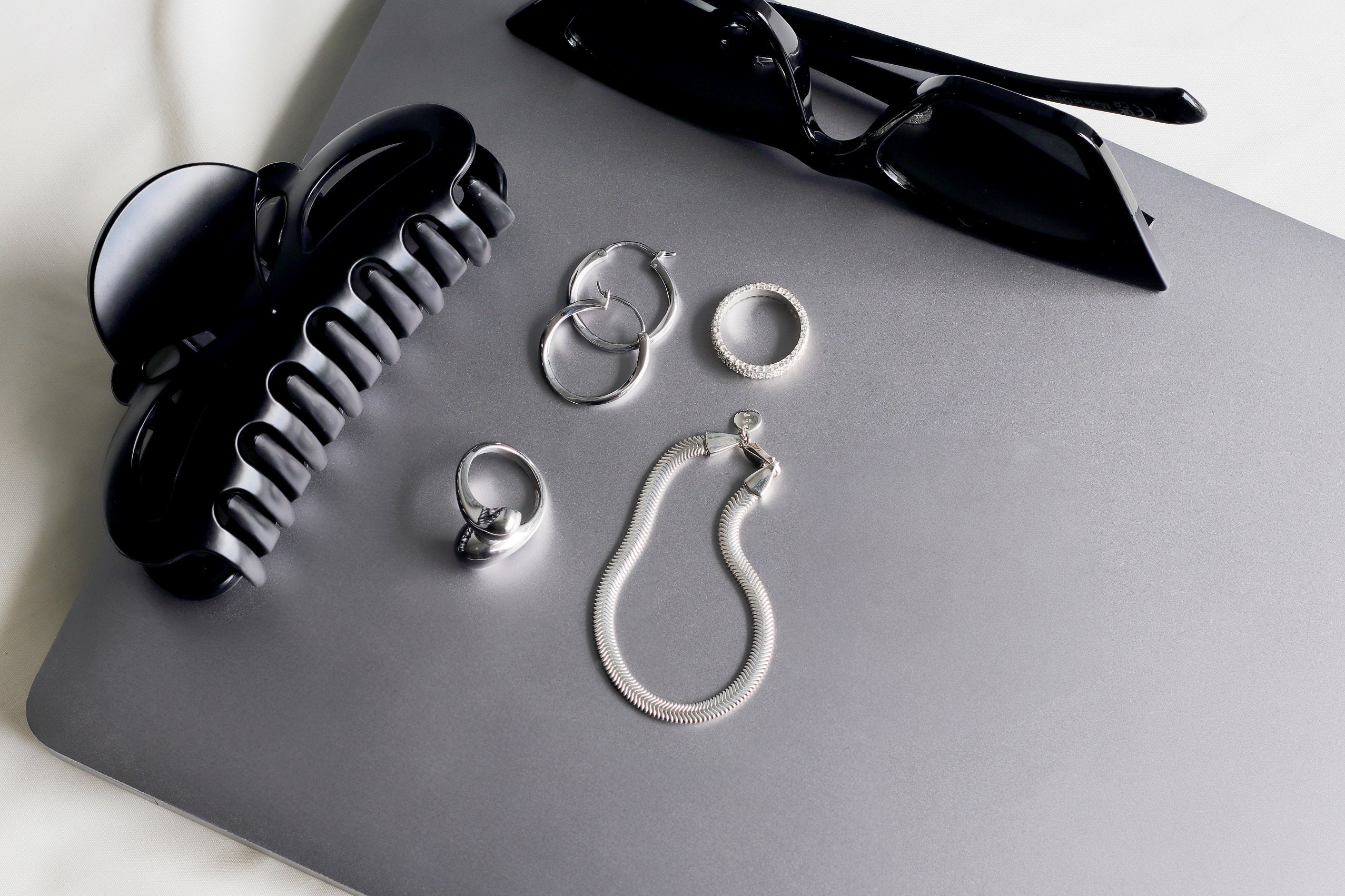 Gold vs. Silver: Which Jewelry Suits Your Skin Tone Best?