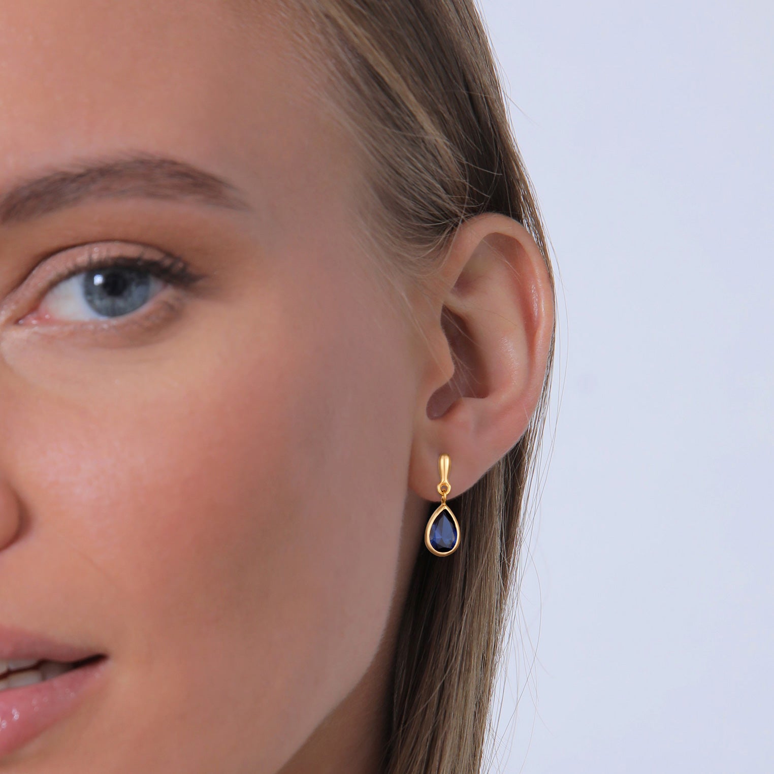 Gold Perhiasan Wanita Perak Asli Lapis Emas Anting Drop dengan Synthetic Sapphire