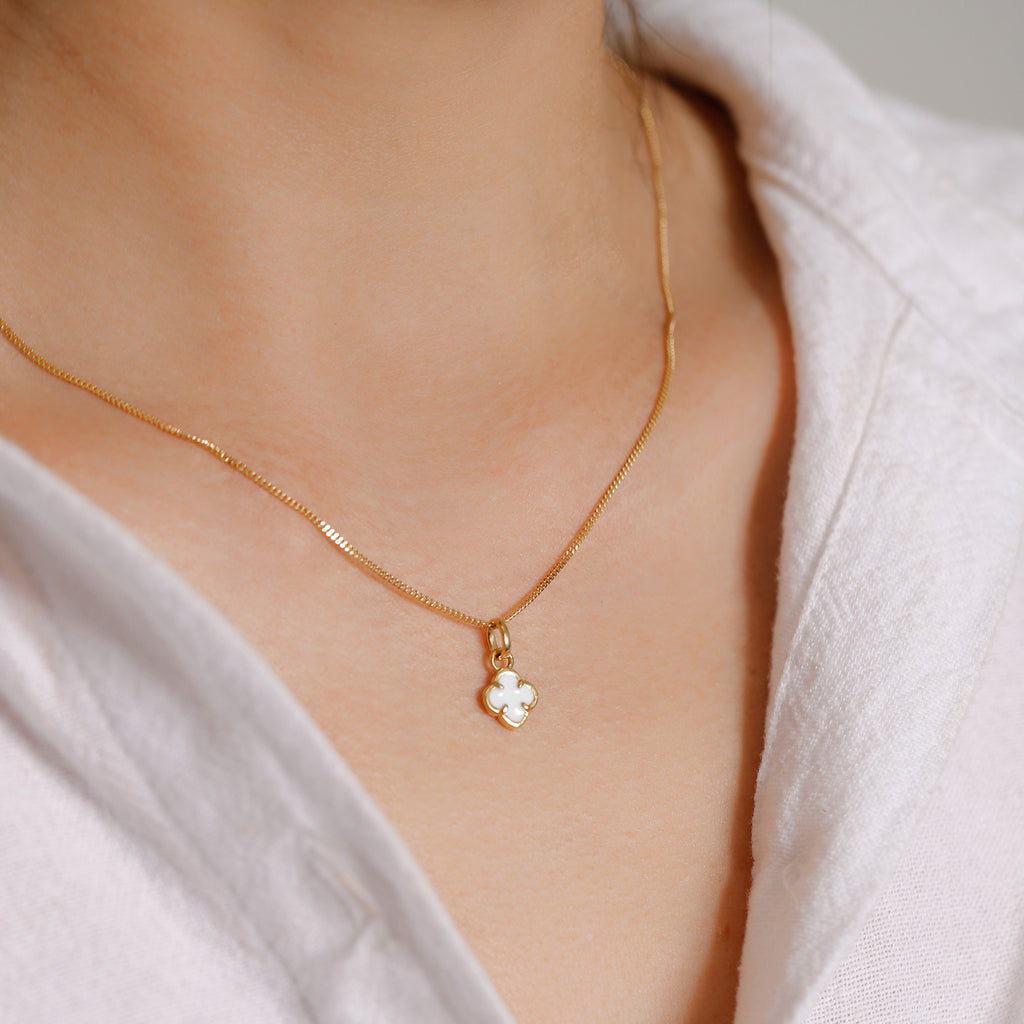 White Kalung Perhiasan Perak 925 Wanita Cloverleaf White Pendant Gold Plated