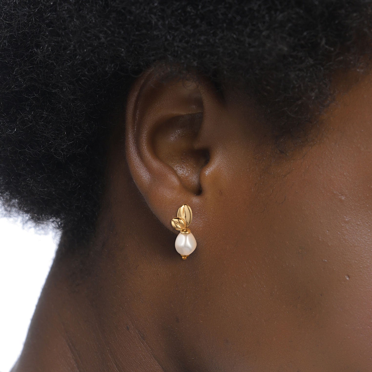 Gold Perhiasan Wanita Perak Asli Lapis Emas Anting Bunga Synthetic Pearl