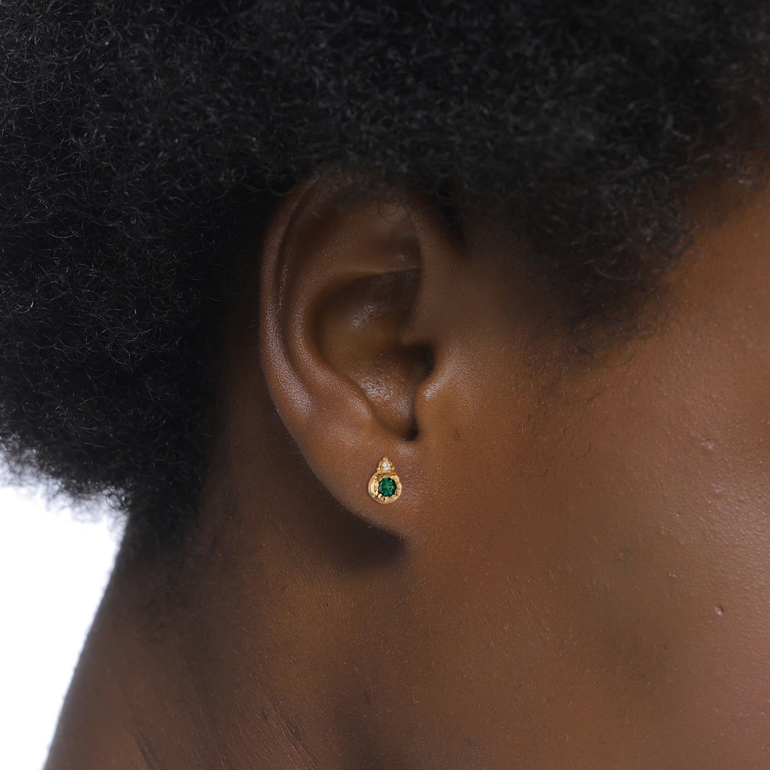 Gold Perhiasan Wanita Perak Asli Lapis Emas Anting Circle Synthetic Emerald and Zirconia